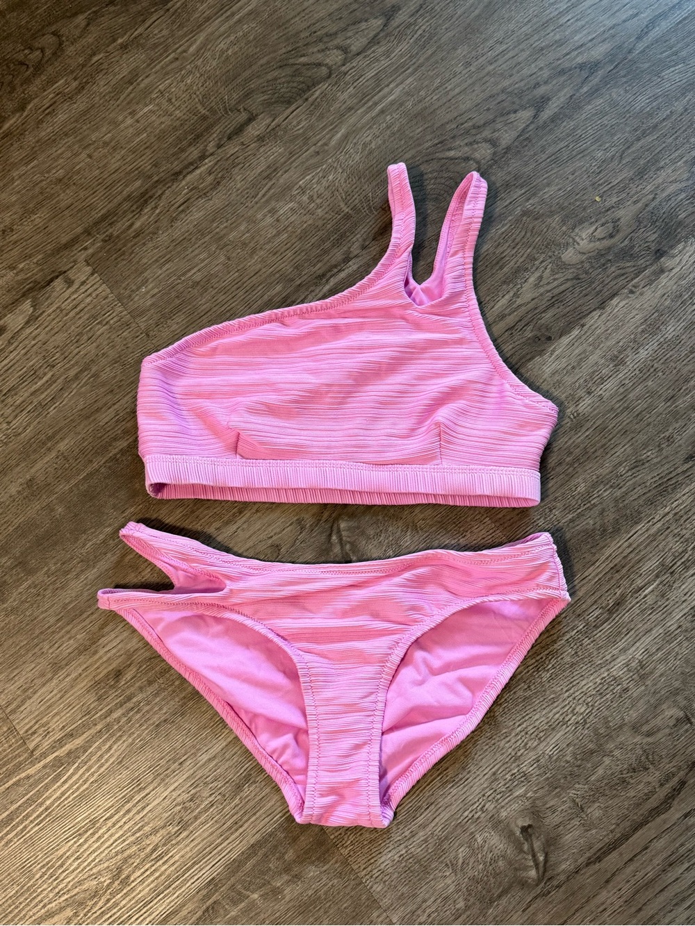 Jessica Simpson Women’s Pink One-Shoulder Bikini Set